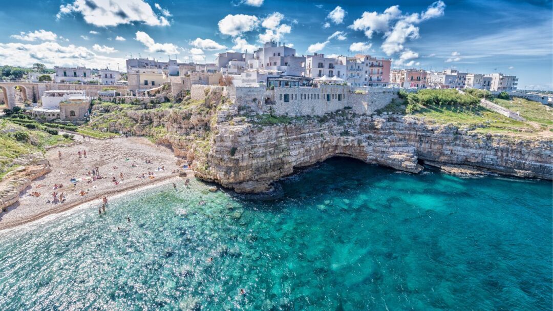 Le 8 Spiagge Più Belle da Vedere nei Dintorni di Ostuni: Guida 2025